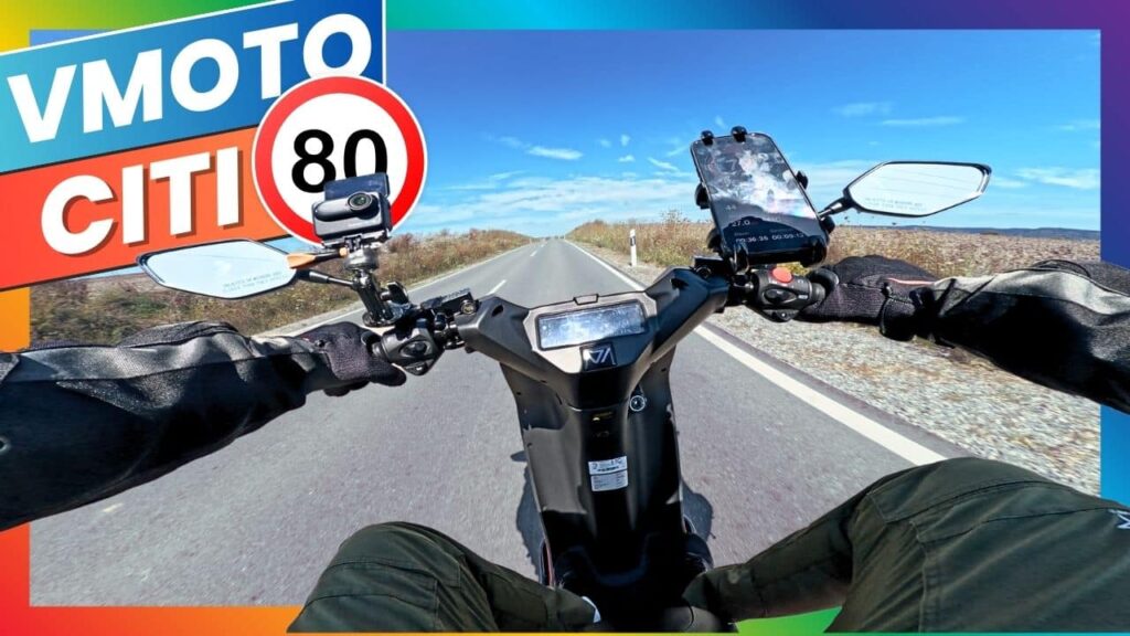 Unsere Probefahrt mit der VMOTO CITI – Wie gut ist der E-Roller? Erlebe die innovative VMOTO CITI L3e bei unserer Testfahrt: Modernes Design und Elektromobilität in Perfektion. Ideal für den Stadtverkehr mit einer GPS-Höchstgeschwindigkeit von 76 km/h – umweltfreundlich, leistungsstark und flexibel.