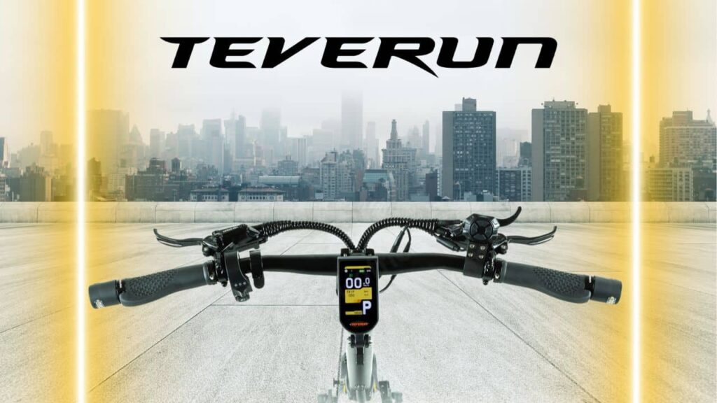 Praktische Features & lange Reichweite Lies, warum der Teverun Fighter Mini für Pendler spannend ist: Schnellsteckverbinder, Smart BMS und TFT-Display inklusive NFC-Lesegerät.