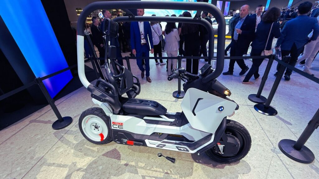 Urbaner E‑Zweirad‑Ausblick: BMW Vision CE mit Käfig und Selbstbalance im Testblick. Interview geführt, Fakten sortiert, ehrliches Fazit für Käufer:innen.