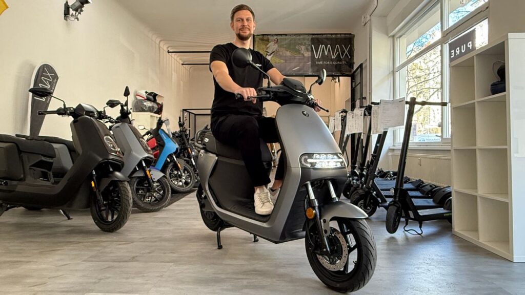 Elektroroller Segway E150S vorgestellt. Reichweite bis 171 km, ABS und Smart-Features. Jetzt mehr erfahren.