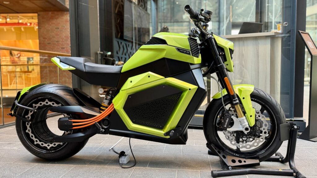 Verge Hamburg im Westfield: Passt der kleine Store zum großen Preis? Verge in Hamburg: futuristische E-Motorräder, aber ein Store-Erlebnis, das für Premiumkunden Fragen offenlässt.